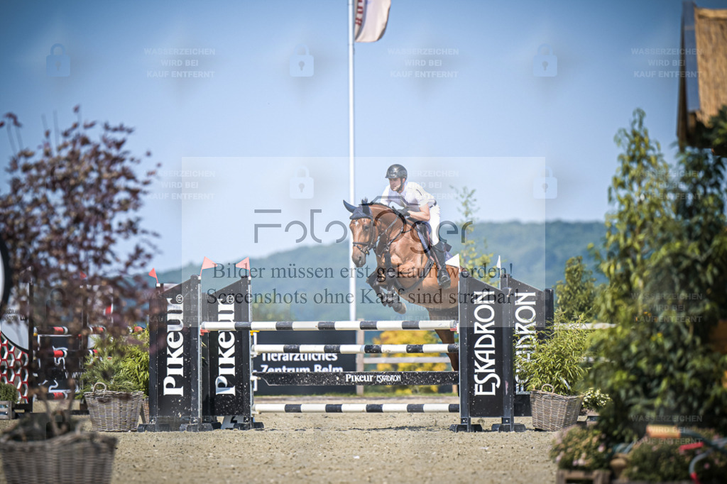 DOS_2245 | Entdecke hochwertige Reitturnierfotos von Foto Oger. Professionell, emotional und authentisch – jetzt Lieblingsmomente im Shop bestellen. - Realisiert mit Pictrs.com