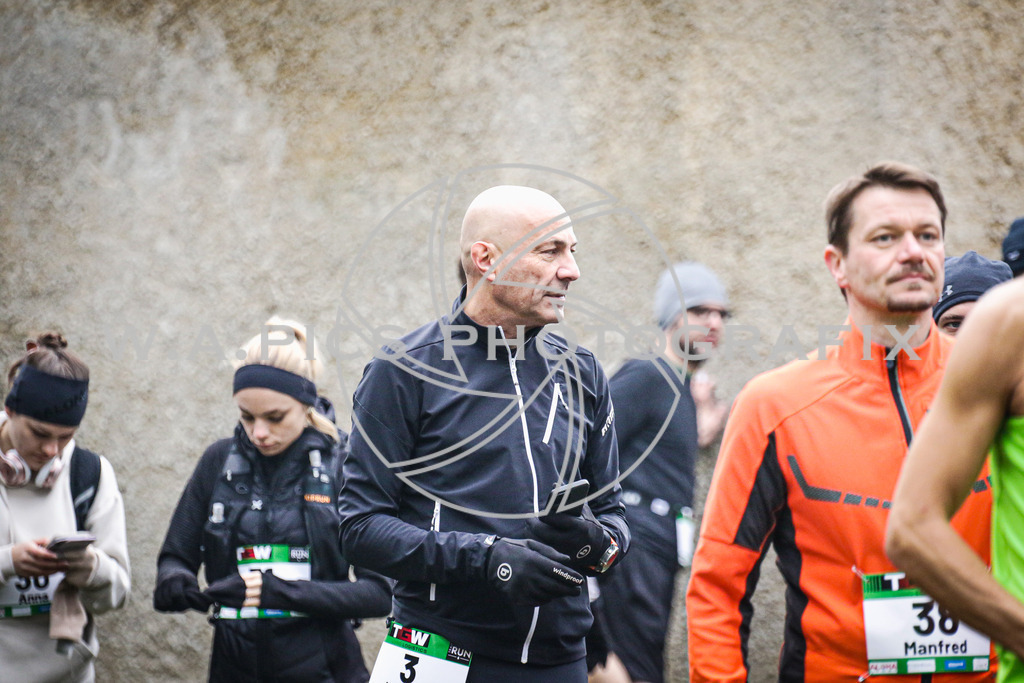 ..... | AUSTRIA, 09.11.24, Leonding,TGW KÜRNBERGTRAILRUN, Image shows: Photo: Wapics / Andreas Willdoner