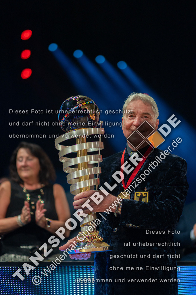 20251206-06063 | Hier finden Sie Tanz Bilder vom Latein und Standard Formationen tanzen. Sportbilder vom Tanzsport. Schöne Fotos und von Weltmeisterschaft, Europameisterschaft, Bundesliga, Regionalliga, Oberliga und Landesliga sowie von GOC Stuttgart, DanceComp, WM Bremen