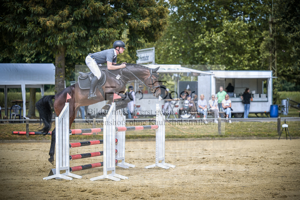 DOS_2678 | Entdecke hochwertige Reitturnierfotos von Foto Oger. Professionell, emotional und authentisch – jetzt Lieblingsmomente im Shop bestellen.Deutschlandweite Turnierfotografie. - Realisiert mit Pictrs.com
