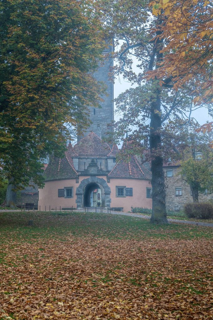 DSC05328 | Rothenburg ob der Tauber. Nur hier gibt es Exklusive und passend zur Jahreszeit Ihr Wandbild, T-Shirt, Tasse und alles was das Rothenburg Herz begehrt. - Realisiert mit Pictrs.com