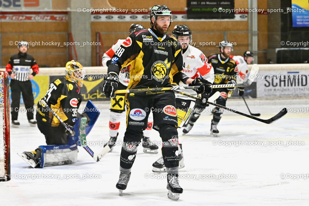 EC MET PHOTOVOLTAIK HORNETS SPITTAL vs. EV ZELTWEG MURTAL LIONS | #38 Zorec Marco EC Hornets Spittal, #35 Egger Luca EC Hornets Spittal, EC MET PHOTOVOLTAIK HORNETS SPITTAL vs. EV ZELTWEG MURTAL LIONS, EC MET PHOTOVOLTAIK HORNETS SPITTAL vs. EV ZELTWEG MURTAL LIONS am 08.02.2026 in Spittal an der Drau (Eissportzentrum Spittal), Austria, (Photo by Bernd Stefan)