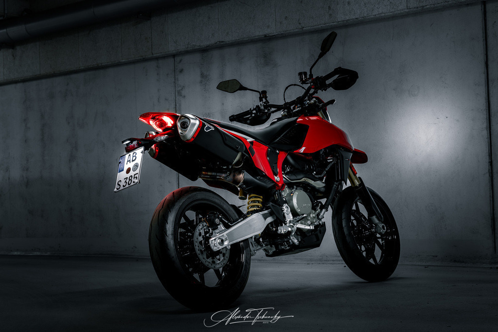 Hypermotard 698 Mono | Entdecken Sie die faszinierende Welt von Alexander Tschuncky Arts: Kreative Fotografie, atemberaubende Automobilkunst und hochwertiger Bilderdruck. Lassen Sie sich inspirieren! - Realisiert mit Pictrs.com