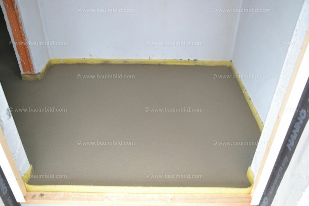 bib-lg19-fussbodenaufbau-0172 | Nach LV-Leistungsgruppen sortierte Detailfotos über den Bau eines Hauses. Alle Hausbau-Bilder direkt vom Urheber und Autor der Website Haus-Selber-Bauen.com