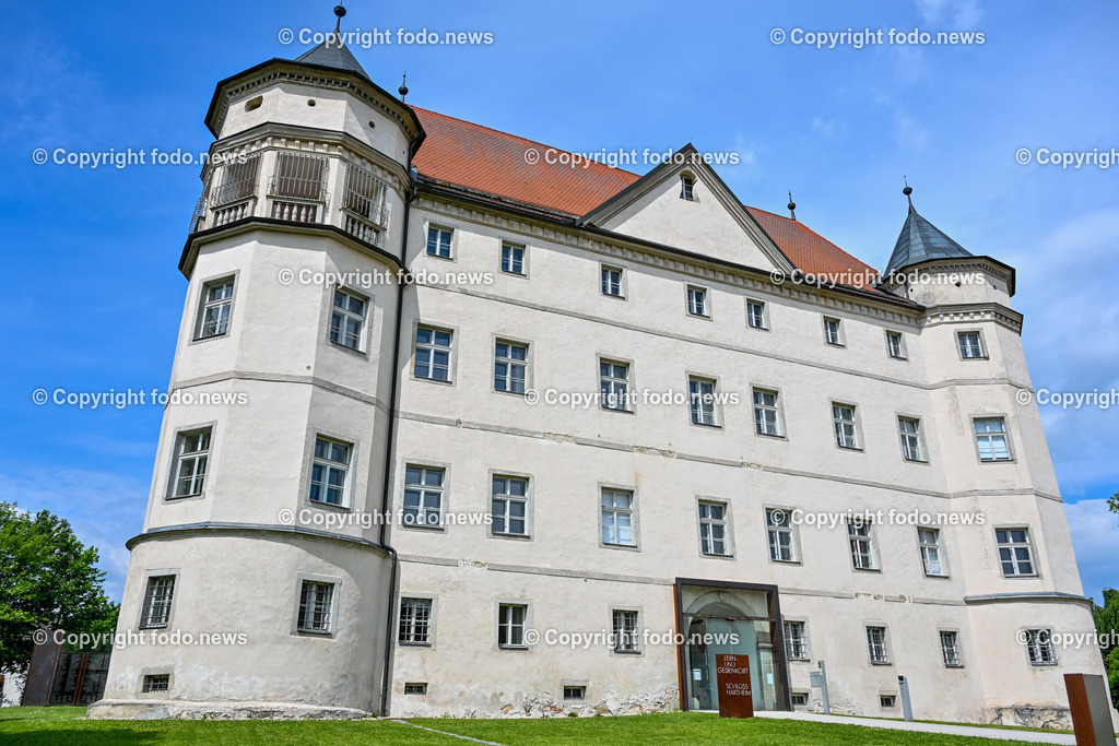 Hartheim_ Lern- und Gedenkschloss_ 07.05.2025-16 | 07.05.2025, Hartheim, AUT, Lern- und Gedenkort, Schloss Hartheim, im Bild Schloss Hartheim, Toetungsanstalt der Nazionalsozialisten waehrend des 2. Weltkrieg, NS-Zeit, Holocaust, Euthanasie, Psychiatrie, Gedenkstaette, KZ-Haeftlinge, Menschen mit Behinderung, Verbrechen, Weg der Vielfalt, gegen Vergessen
