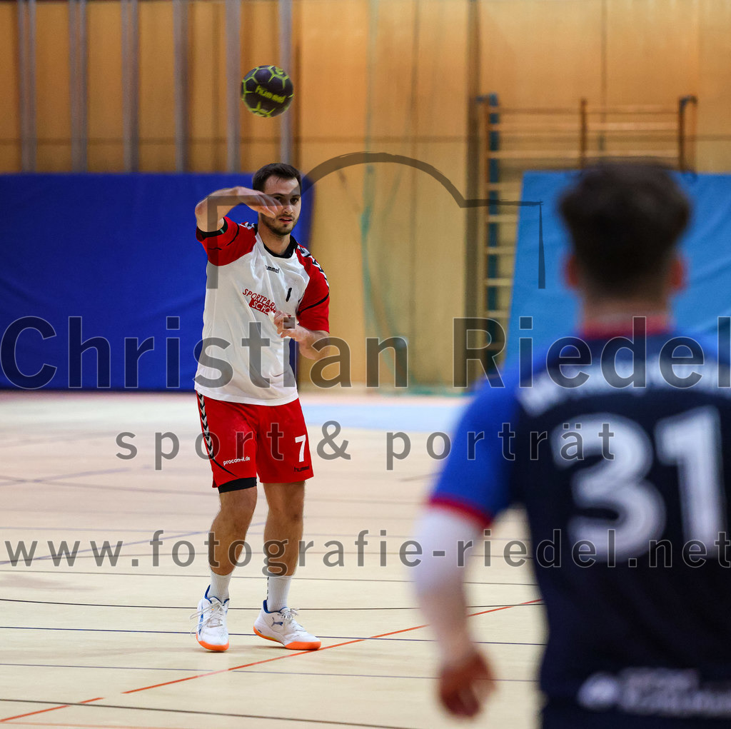 2022-09-24_090_SpVgg_Altenerding_gegen_HSG_Freising-Neufahrn | Erding, Deutschland, 24.09.2022:
Handball, Bezirksoberliga Männer 2022 / 2023, 2. Spieltag, SpVgg Altenerding gegen HSG Freising-Neufahrn, Endergebnis: 18:26

Simon Dybilasz (SpVgg Altenerding, #7)

Foto: Christian Riedel / fotografie-riedel.net