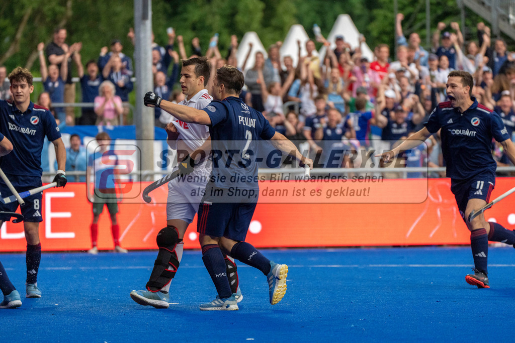 Final4_20250531-1924-HK108183 | Krefeld, Deutschland, 31.05.2025:  Feldhockey Final4 2025 – „Deutsche Feldhockey-Meisterschaften 2025“ im Gerd-Wellen-Hockeyanlage am 31.05.2025 in Krefeld, Deutschland. (Foto von Kramhöller/Fehrmann/Kaste)Krefeld, Germany, 31.05.2025: Feldhockey Final4 2025 – „Deutsche Feldhockey-Meisterschaften 2025“ in Gerd-Wellen-Hockeyanlage at 31.05.2025 in Krefeld, Deutschland. (Foto from Kramhöller/Fehrmann/Kaste)