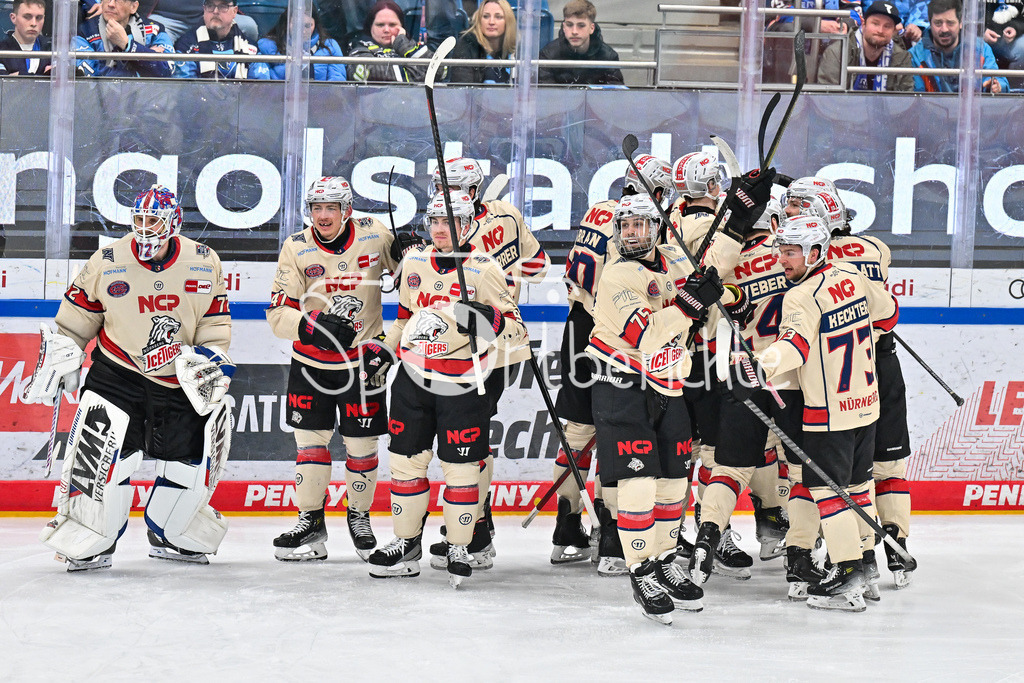 ERC Ingolstadt - Nuernberg Ice Tigers | Grenzeloser Jubel der Ice Tigers nach dem Siegtreffer zum 5-6 in der Verlaengerung durch Hayden SHAW (Nuernberg Ice Tigers 82) / Treffer / DEL: ERC Ingolstadt - Nuernberg Ice Tigers, Saturn Arena am 21.03.2025