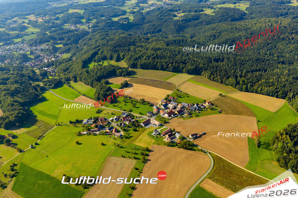 Das Luftbild zeigt : Neudorf Obertrubach - Die Luftaufnahme wurde 2024 vom UL-Flugzeug aus erstellt ( keine Drohne ) - Hochauflösende Luftaufnahme - Für grossformatige Ausdrucke geeignet. Die Geschenkidee !Mit Lizenz und Bildrechte bestellbar