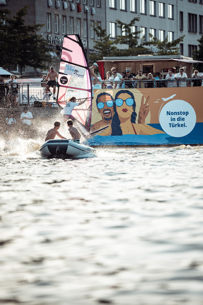Kieler WOCHE Tow In Windsurf - @danielpankoke dpmedia (130 von 158) | dp-photography - Realisiert mit Pictrs.com