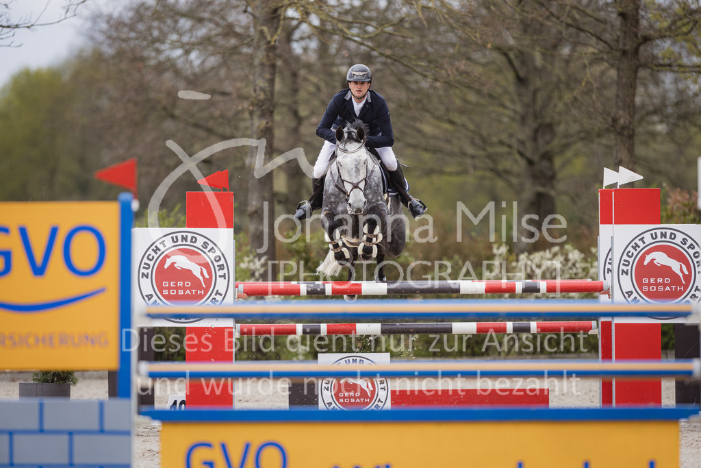 230426_HofSosath_M1-Spr-969 | Deine schönsten Turniermomente als professionelle Fotos! Entdecke hochwertige Pferdesport-Fotografie im Online-Shop. Jetzt Fotos finden & bestellen!