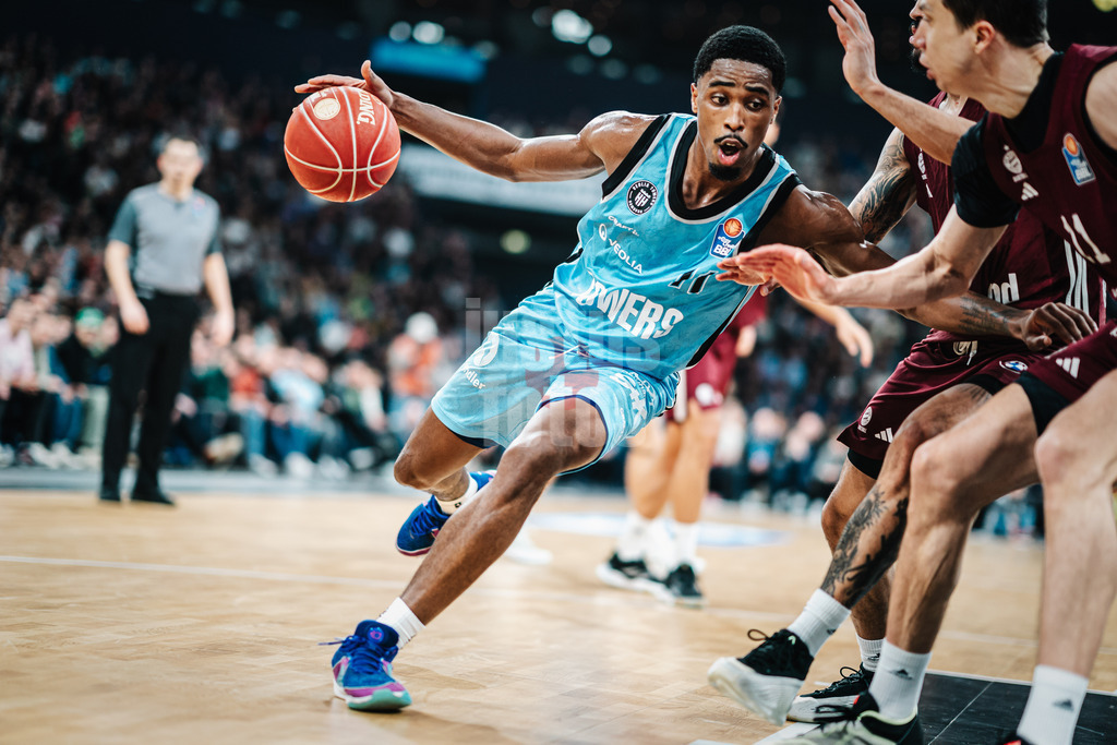 Basketball | Männer | Saison 2023/2024 | easyCredit Basketball Bundesliga | Veolia Towers Hamburg vs. FC Bayern München | 26.03.2024 | William Christmas (#11, Veolia Towers Hamburg) mit dem Ball