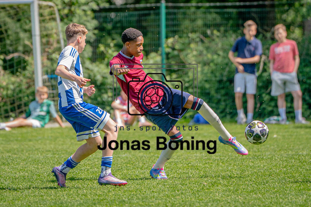 Fußball I C-Junioren I Saison 2025-2026 I Pfingsturnier Langförden I 14373 | jns.sportfotos - Realisiert mit Pictrs.com