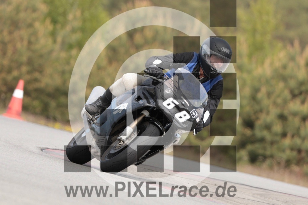 0068-20250511_13437 | Schöne Erinnerungen an spannende Momente - das festzuhalten ist unser Job. PIXELrace.de ist seit 2003 auf den Rennstrecken Europas unterwegs um die Action draußen beim Fahren und die wunderbare Stimmung imm Fahrerlager für euch einzufangen.