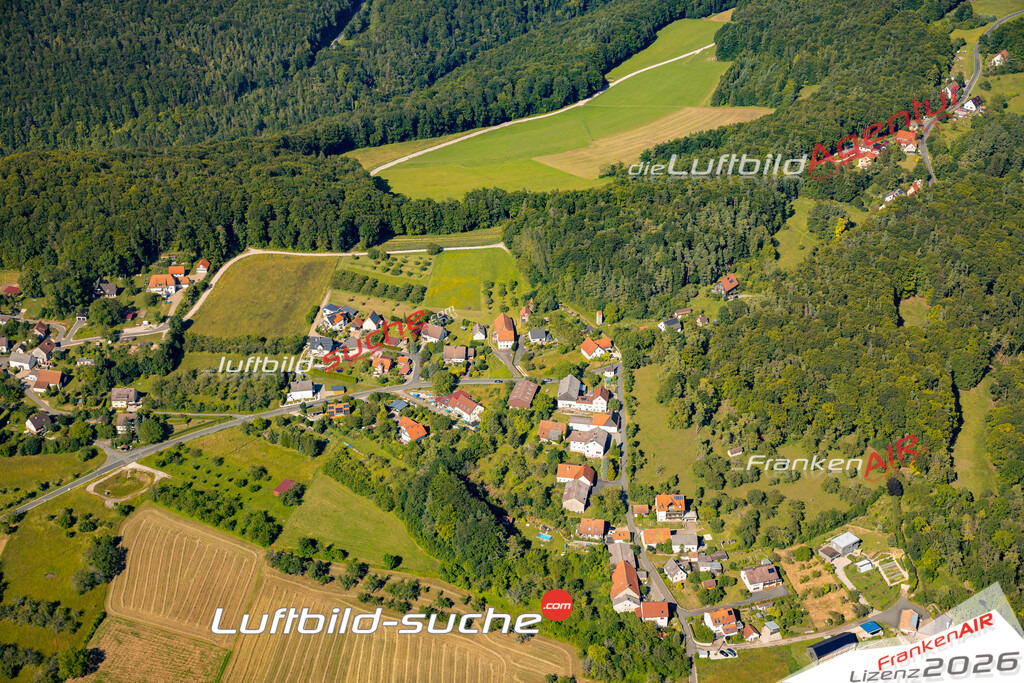 Das Luftbild zeigt : Hardt Gößweinstein - Die Luftaufnahme wurde 2024 vom UL-Flugzeug aus erstellt ( keine Drohne ) - Hochauflösende Luftaufnahme - Für grossformatige Ausdrucke geeignet. Die Geschenkidee !Mit Lizenz und Bildrechte bestellbar