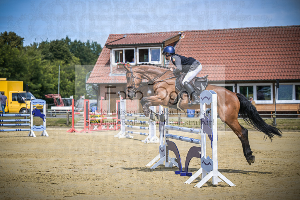 DOS_7963 | Entdecke hochwertige Reitturnierfotos von Foto Oger. Professionell, emotional und authentisch – jetzt Lieblingsmomente im Shop bestellen.Deutschlandweite Turnierfotografie. - Realisiert mit Pictrs.com