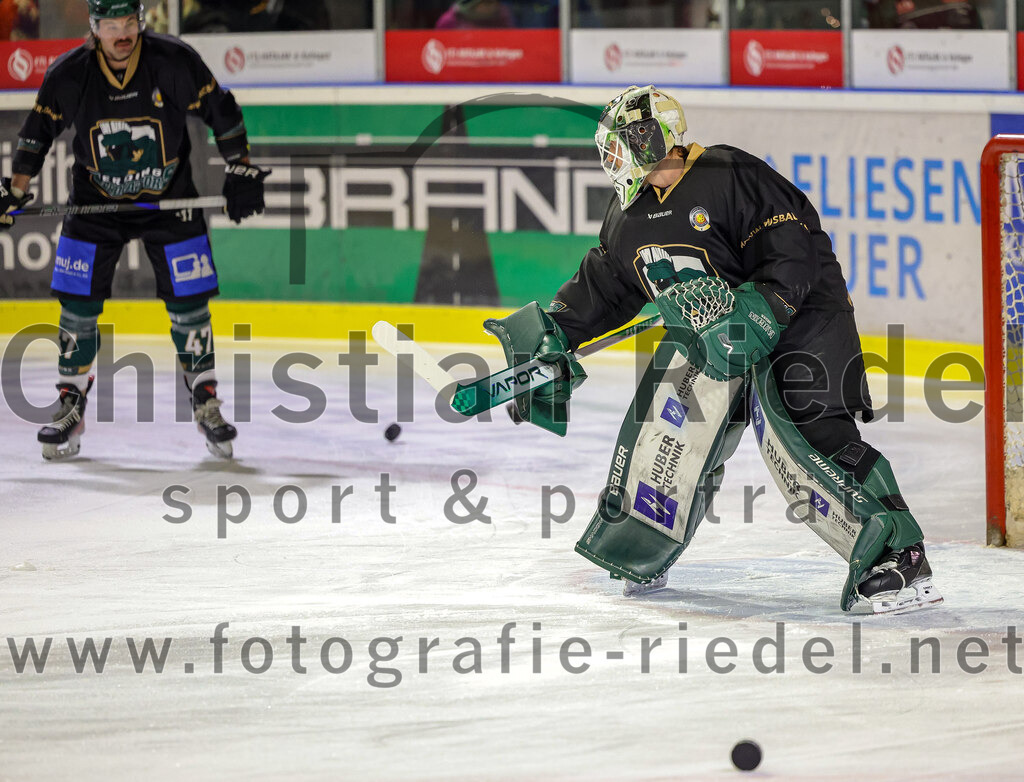 2025-12-05_023_TSV_Erding_gegen_Stuttgart_Rebels | Erding, Deutschland, 05.12.2025:Eishockey, Oberliga Süd 2025 / 2026, 23. Spieltag, TSV Erding gegen Stuttgart Rebels, Endergebnis: 5:6Torwart Leon Meder (Erding Gladiators, #39)Foto: Christian Riedel / fotografie-riedel.net