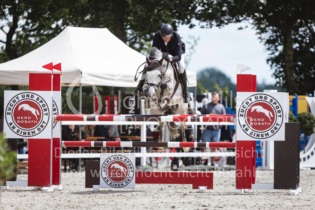 240616_Lemwerder_M2-Springen-537 | Deine schönsten Turniermomente als professionelle Fotos! Entdecke hochwertige Pferdesport-Fotografie im Online-Shop. Jetzt Fotos finden & bestellen!