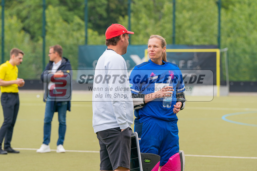 HK_20230520_902286 | 1. Bundesliga Damen Düsseldorfer HC - UHC Hamburg am 20.5.2023 DHC Düsseldorf, Düsseldorf , Kristina Joana Reynolds Torfrau ( Düsseldorfer HC #32 ) , Nico Sussenburger ( Trainer Düsseldorfer HC )