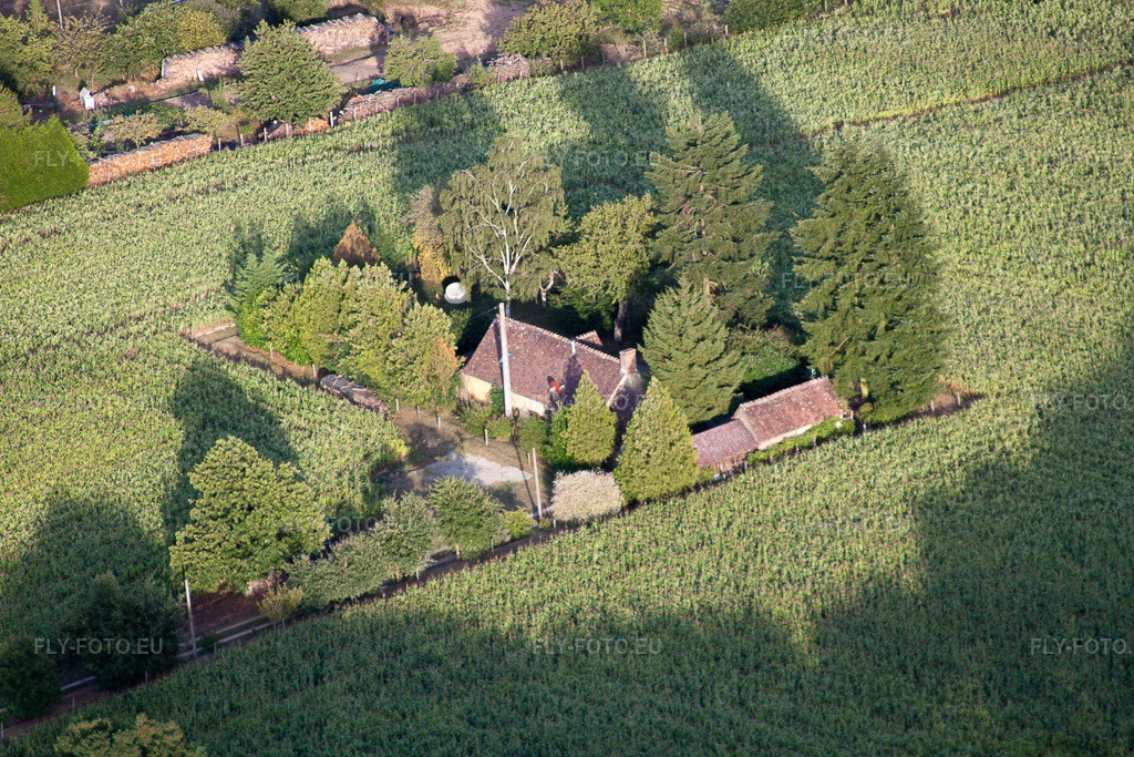 Vue aérienne: Vue de la ville à Semur-en-Vallon dans le département Sarthe, France. Photo: IMG_19934.jpg prise le 28/07/2009 par Werner Riehm/FLY-FOTO.euRésolution de l'original: 4752 x 3168 px