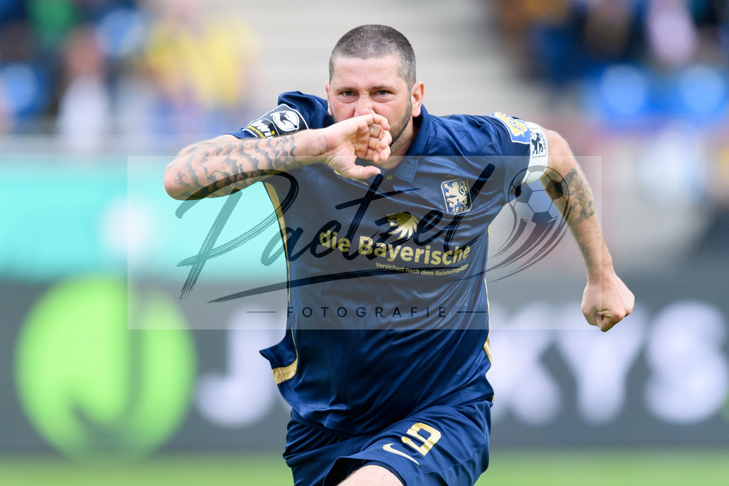 EBSTSV20210828_062 | Fussball, Herren: Sascha Moelders (TSV 1860 Muenchen) Torjubel, jubelt nach seinem Treffer zum 0:1 beim Spiel der 3. Liga zwischen Eintracht Braunschweig und TSV 1860 Muenchen im Eintracht-Stadion am 28.08.2021 in Braunschweig, Deutschland.DFB / DFL REGULATIONS PROHIBIT ANY USE OF PHOTOGRAPHS AS IMAGE SEQUENCES AND/OR QUASI-VIDEO. - Realisiert mit Pictrs.com