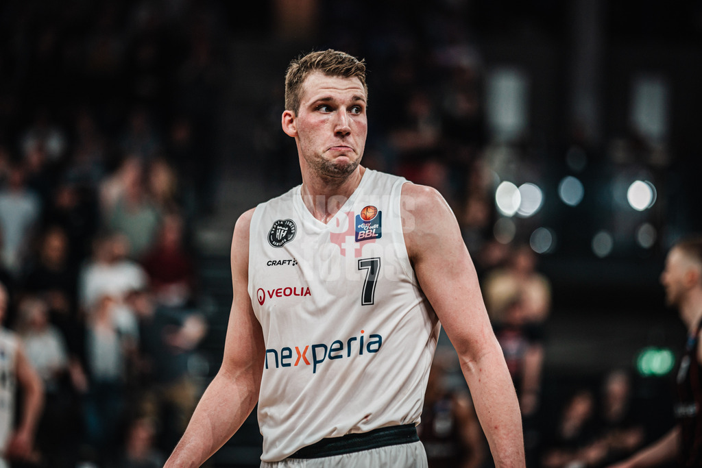 Basketball | Männer | Saison 2023/2024 | easyCredit Basketball Bundesliga | 32. Spieltag | Veolia Towers Hamburg vs. NINERS Chemnitz | 04.05.2024 | Lukas Meisner (#7, Hamburg Towers) ratlos