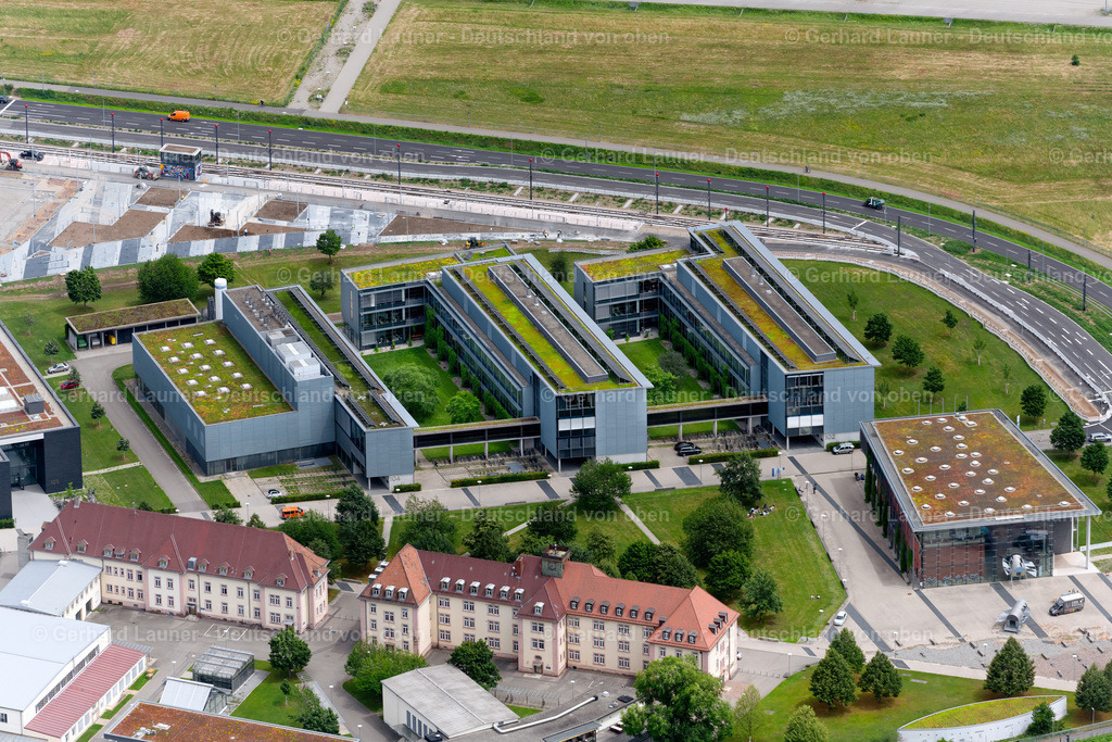 4032798 | FREIBURG IM BREISGAU 30.06.2020 Forschungs- Gebäude und Bürokomplex der " Albert-Ludwigs-Universität Freiburg " in Freiburg im Breisgau im Bundesland Baden-Württemberg, Deutschland. // Research building and office complex of " Albert-Ludwigs-Universitaet Freiburg " on Georges-Koehler-Allee in Freiburg im Breisgau in the state Baden-Wuerttemberg, Germany. Foto: Gerhard Launer