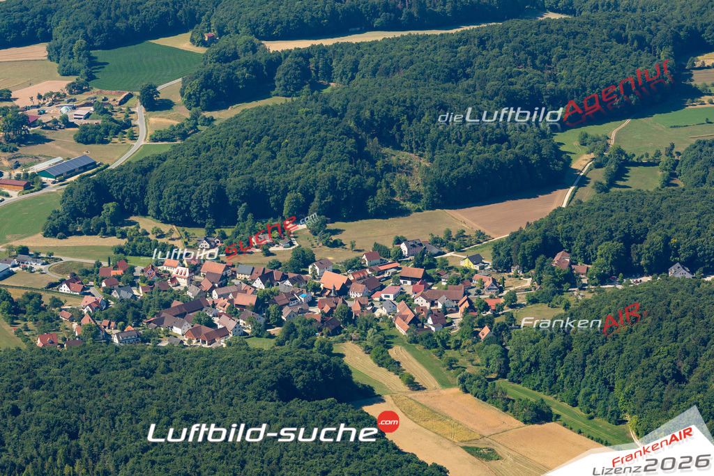 Die Luftaufnahme Birkenreuth - Wiesenttal wurde 2022 vom Flugzeug aus (keine Drohne) erstellt. Hohe Auflösung -für große Poster und Wandbilder geeignet - Garantiert!