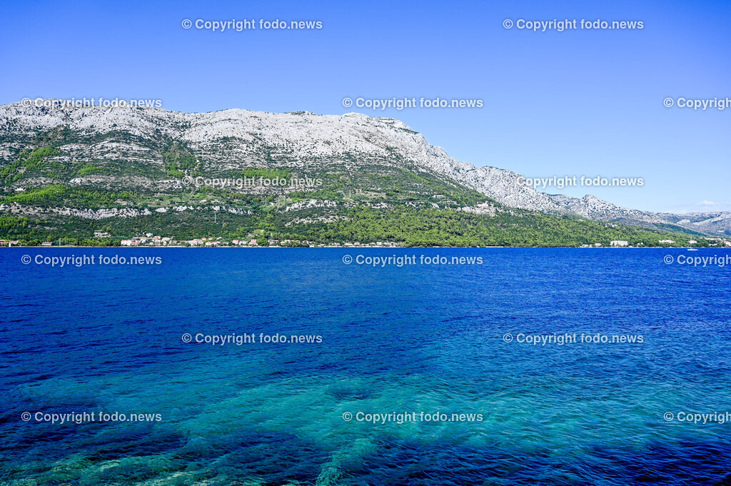 Kroatien_ Korcula_ Insel in Sueddalmatien_ Korcula Stadt_ 13.09.2024-223 | 13.09.2024, Kroatien, HRV, Korcula, Insel in Sueddalmatien, Korcula Stadt im Bild Hafen, Hafenansichten, Boot, Boote, Schiff, Schiffe, Gebauede, Adria, Meer, Stadtansichten, Altstadt, Marco Polo, Museum, Touristen, Souvenier, Restaurant, KonobaKorcula - Schwarzes Korfu - benannt nach den dunklen Kiefernwaeldern, ist eine zu Kroatien gehoerende Insel in der Adria vor der Kueste Sueddalmatiens. Zugleich ist sie Teil des Dinarischen Gebirges. Quelle: Wikipedia