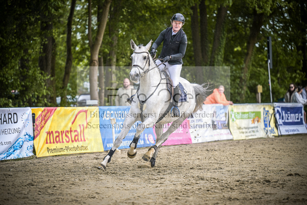 DOS_2177 | Entdecke hochwertige Reitturnierfotos von Foto Oger. Professionell, emotional und authentisch – jetzt Lieblingsmomente im Shop bestellen.Deutschlandweite Turnierfotografie. - Realisiert mit Pictrs.com
