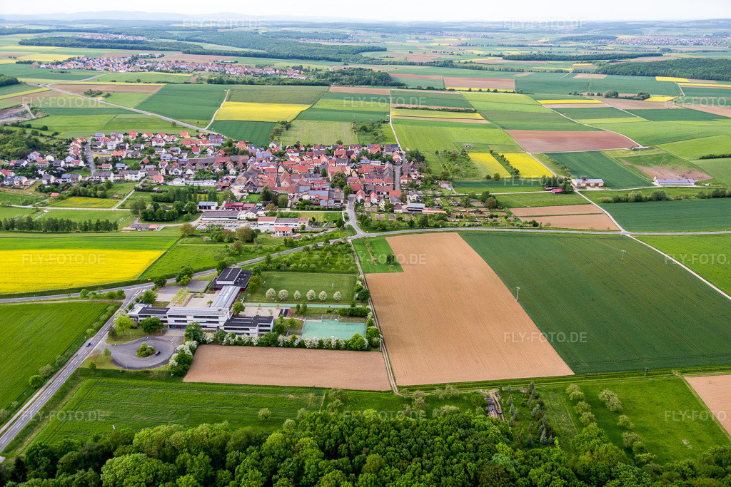 Luftbild: Ortsansicht im Ortsteil Schleerieth in Werneck im Bundesland Bayern in Deutschland. Foto: IMG_078782.jpg vom 14.05.2015 durch Werner Riehm/FLY-FOTO.de