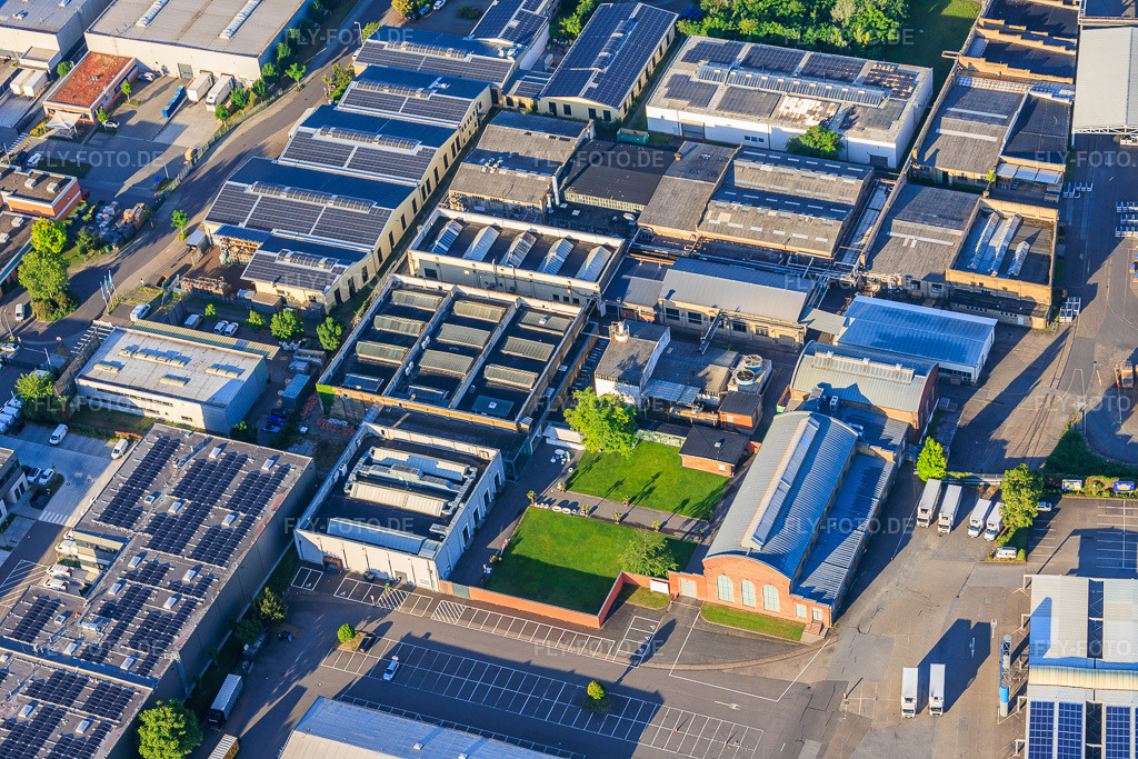 Luftbild: Alte Schildkrötfabrik von Nordosten im Ortsteil Neckarau in Mannheim im Bundesland Baden-Württemberg in Deutschland. – Foto: IMG_157399.jpg vom 18.06.2026 durch Werner Riehm/FLY-FOTO.de – Auflösung des Originals: 6000 x 4000 px – AlteSchildkrötfabrik