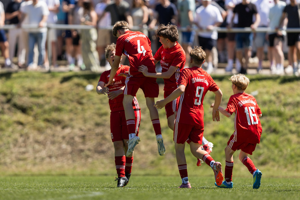 Fußball I Männer I 40. Pfingscup Hollage I 13306 | realhellocedii - Realisiert mit Pictrs.com