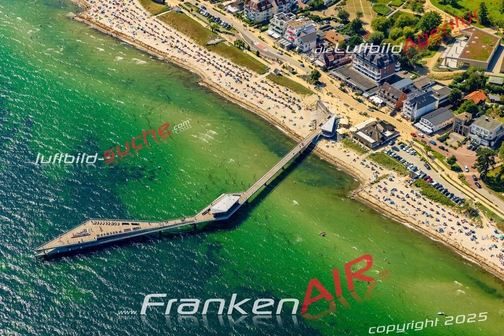 Schrägluftbild  Seebrücke Haffkrug  Scharbeutz - Das Luftbild wurde 2025 vom UL-Flugzeug heraus erstellt (ohne Drohne- keine Drohnenaufnahme ) - Hochauflösende Luftaufnahme -Nicht vergleichbar mit Google Maps oder Satelittenbilder- Die Geschenkidee !Mit Lizenz und Bildrechte bestellbar