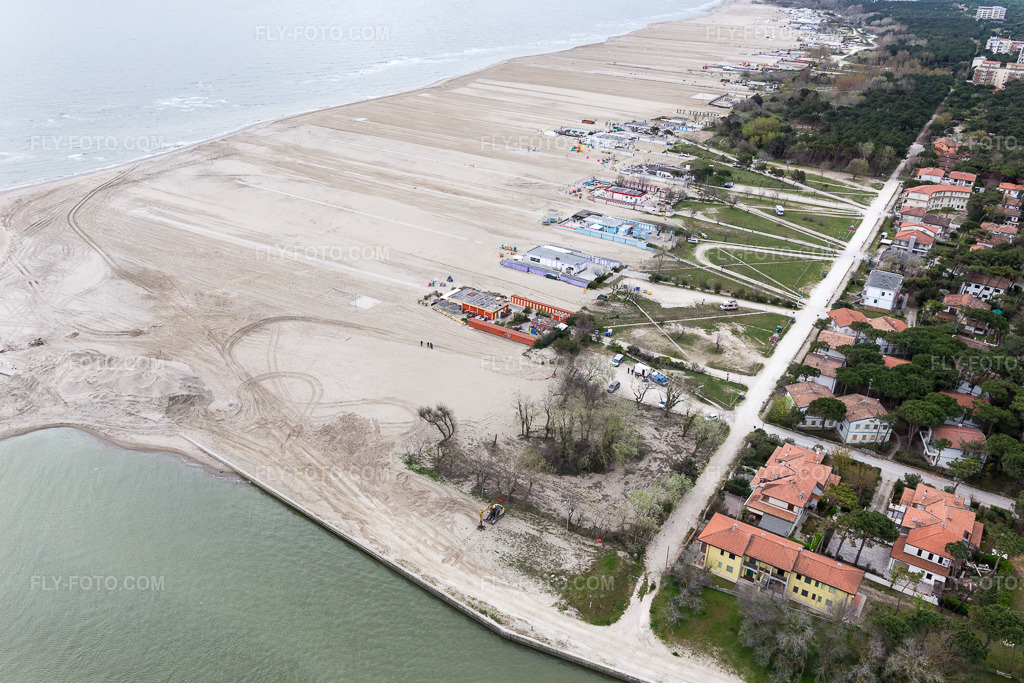 Aerial view: View of the town in Lido degli Estensi in the state Emilia Romagna, Italy.Photo: IMG_105916.jpg taken on 04/10/2018 by Werner Riehm/FLY-FOTO.comResolution of the original: 5472 x 3648 px