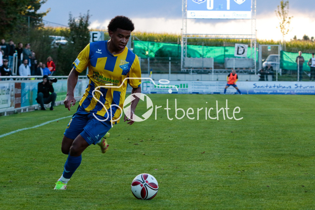 FC Pipinsried - SV Viktoria Aschaffenburg | Ahanna Francis AGBOWO (FCP #23) am Ball