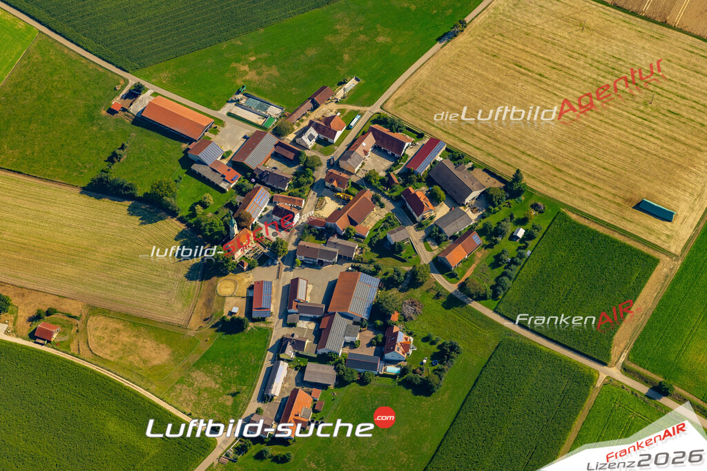 Das Luftbild zeigt : Langloh Burgheim - Die Luftaufnahme wurde 2024 vom UL-Flugzeug aus erstellt ( keine Drohne ) - Hochauflösende Luftaufnahme - Für grossformatige Ausdrucke geeignet. Die Geschenkidee !Mit Lizenz und Bildrechte bestellbar