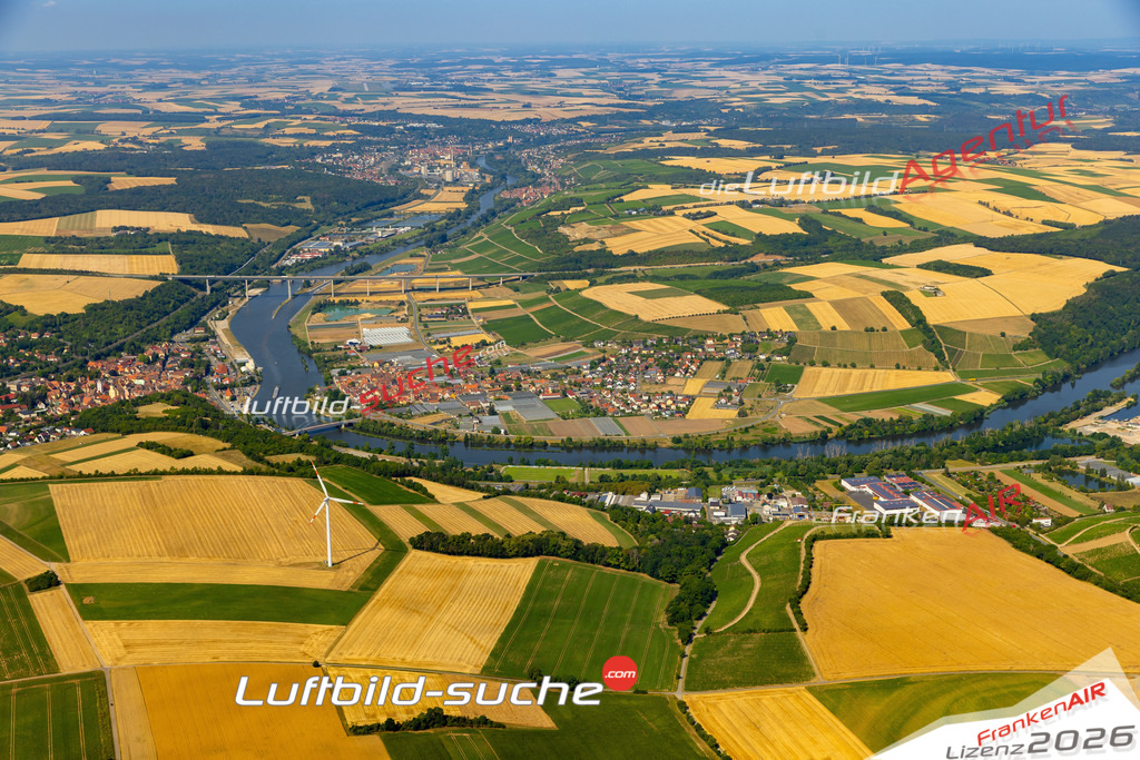 Das Luftbild zeigt :  Segnitz - Die Luftaufnahme wurde 2023 vom UL-Flugzeug aus erstellt ( keine Drohne ) - Hochauflösende Luftaufnahme - Für grossformatige Ausdrucke geeignet. Die Geschenkidee !Mit Lizenz und Bildrechte bestellbar