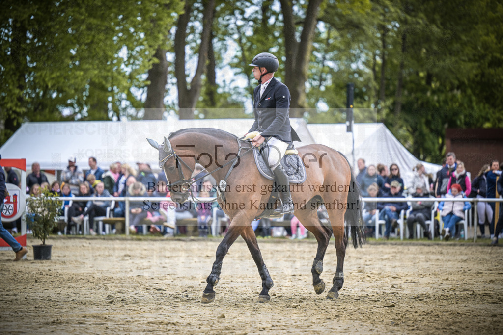 DOS_2136 | Entdecke hochwertige Reitturnierfotos von Foto Oger. Professionell, emotional und authentisch – jetzt Lieblingsmomente im Shop bestellen.Deutschlandweite Turnierfotografie. - Realisiert mit Pictrs.com