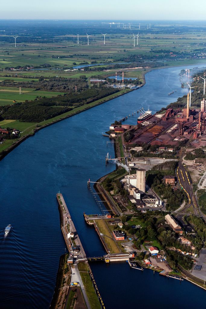 dr__0058010.jpg | BREMEN 19.09.2020 Schleusenanlagen Oslebshausen am Ufer der Wasserstraße der Weser in Bremen, Deutschland. // Locks - plants on the banks of the waterway of the of the Weser river in Bremen, Germany. Foto: Daniel Reiter