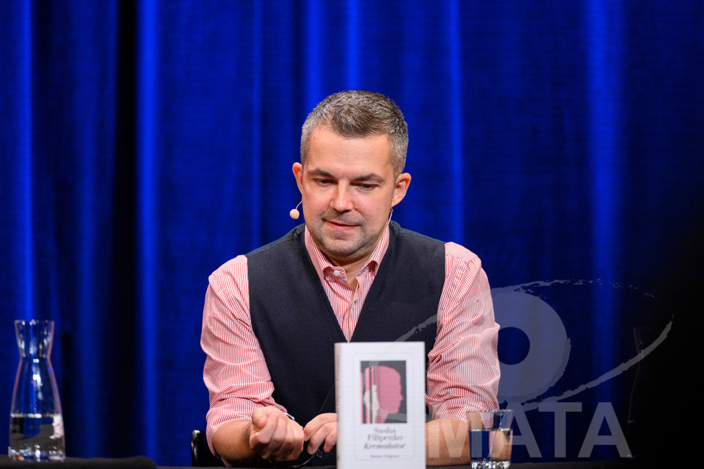 _DWA5789 | Sasha Filipenko bei der lit.Cologne 2023 Veranstaltung 'Kremulator: eine Geschichte aus Russland' im Comedia Theater. Köln, 09.03.2023 - Realisiert mit Pictrs.com