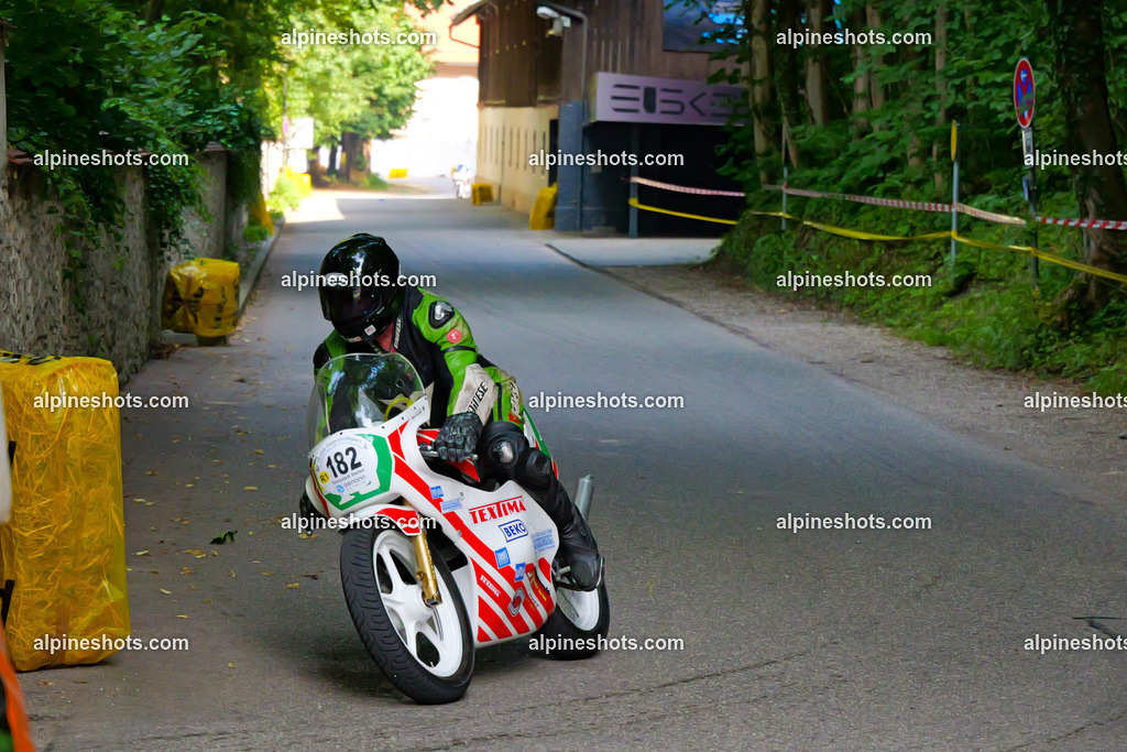 P1025592 | Erleben Sie atemberaubende, hochqualitative Fotos Ihrer Fahrt entlang der malerischen Alpenstraßen. Besuchen Sie alpineshots.com, um professionelle Aufnahmen Ihrer unvergesslichen Reise zu finden und zu kaufen - Realisiert mit Pictrs.com