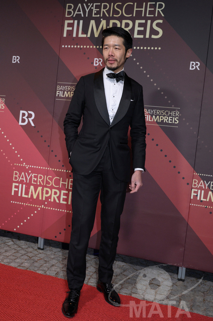 _DWI4920 | Yung Ngo bei der Verleihung des 47. Bayerischen Filmpreises 2026  im Prinzregententheater. München, Deutschland. Der Bayerische Filmpreis wird seit 1979 von der Bayerischen Staatsregierung verliehen, um die Bedeutung des Kinofilms als Kulturgut herauszustellen - Realisiert mit Pictrs.com