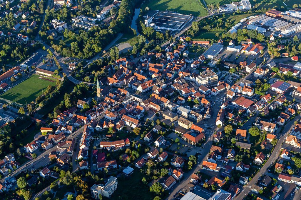 Luftbild: Ortsansicht der Straßen und Häuser der Wohngebiete in Gaildorf im Bundesland Baden-Württemberg in Deutschland. Foto: IMG_093663.jpg vom 22.08.2016 durch Werner Riehm/FLY-FOTO.de