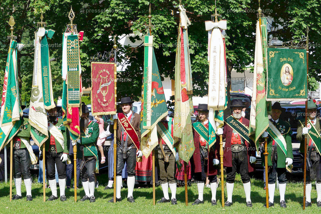 a-news-2023-Juli23-Regimentsschuetzenfest-Steeg-Feldmesse-DSC07107 | Info aus dem Bezirk Reutte/Ausserfern Tirol sowie eine umfangreiche Bilddatenbank über die gesamte Region: Lechtal, Talkessel Reutte, Tannheimertal, Zwischentoren. Lech, Plansee, Zugspitze, Grenztunnel, B179, Fernpassstraße, Verkehr, Lawinen, Tradition, - Realisiert mit Pictrs.com