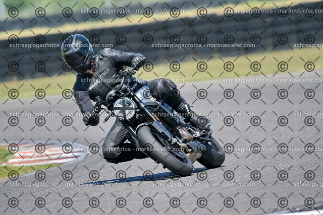 26BT01-1850 | 701 - Realisiert mit Pictrs.com