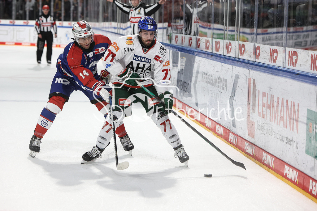 Nürnberg Ice Tigers - Augsburger Panther | im Duell Cole MAIER (NIT #14) und Luca TOSTO (AEV #77) / Zweikampf