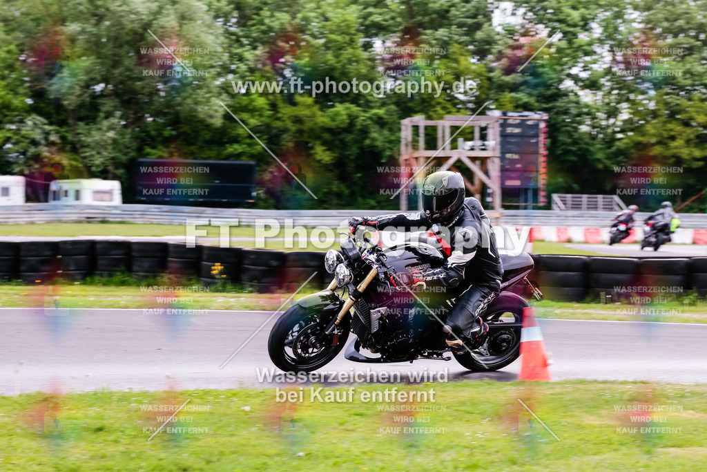 MotoTeamVBK-20101 | Hier findet Ihr Bilder von Touristenfahrten auf der Nürburgring Nordschleife oder von anderen Veranstaltungen die ich besucht habe. Viel Spass beim Durch Schauen 