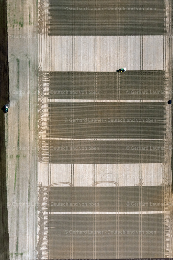 4062145 | INSEL POEL 08.09.2021 Senkrecht- Luftbild aus der Satelliten- Perspektive vom Strukturen auf landwirtschaftlichen Feldern auf der Insel Poel an der Ostseeküste im Bundesland Mecklenburg-Vorpommern, Deutschland. // Vertical aerial view from the satellite perspective of the structures on agricultural fields auf of Insel Poel at the baltic coast in the state Mecklenburg - Western Pomerania, Germany. Foto: Gerhard Launer
