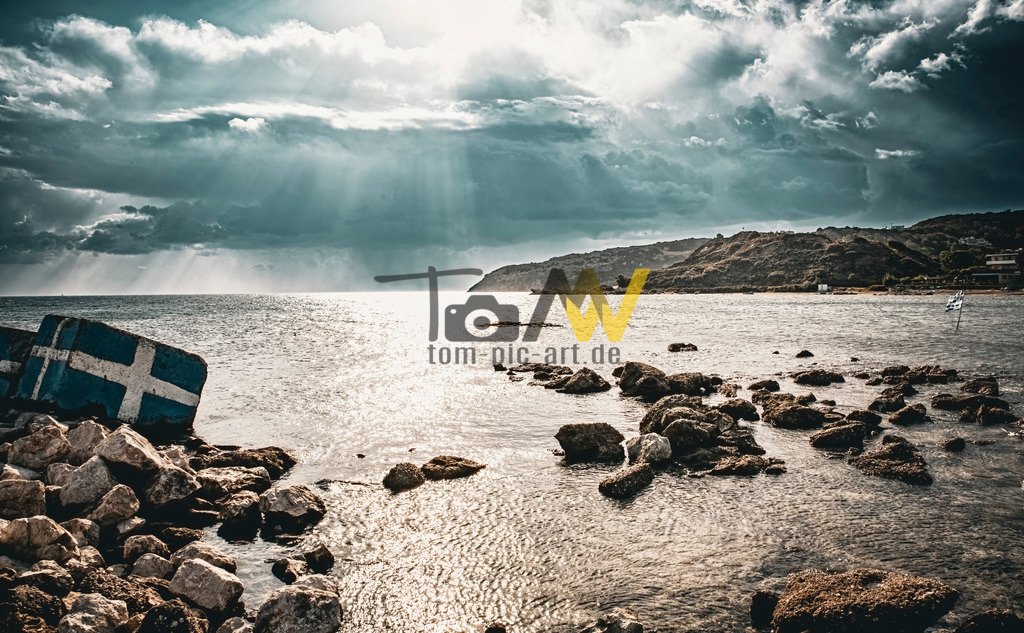Meerblick am Strand von Rhodos - Griechenland | Wie unschwer zu erkennen ist , ein Blick auf das griechische Meer hinaus. Am Strand von Rhodos - Realisiert mit Pictrs.com